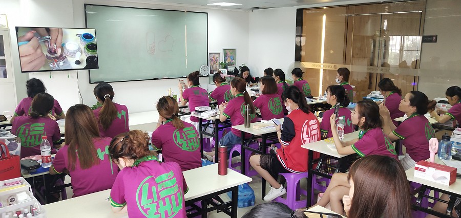 學(xué)美甲好嗎？工資高不高？