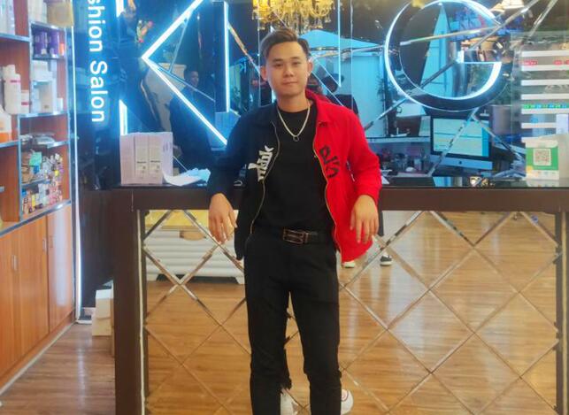 美發(fā)人現(xiàn)在苦點(diǎn)，是因?yàn)橐院蟮某晒?chuàng)業(yè)