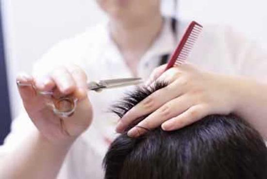 南寧美發(fā)學校：剪男發(fā)的的美發(fā)技巧