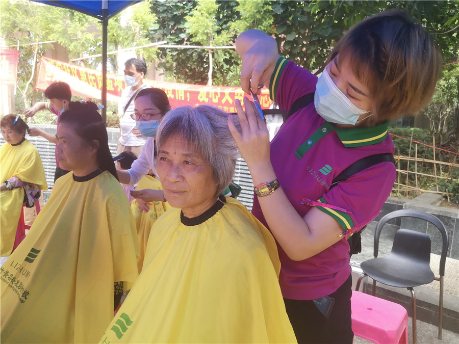 麗竹美發(fā)大篷車(chē)一路暢行，實(shí)踐出真知