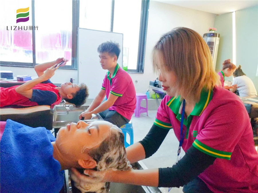 美發(fā)學(xué)員感言：是你們讓我滿(mǎn)懷希望