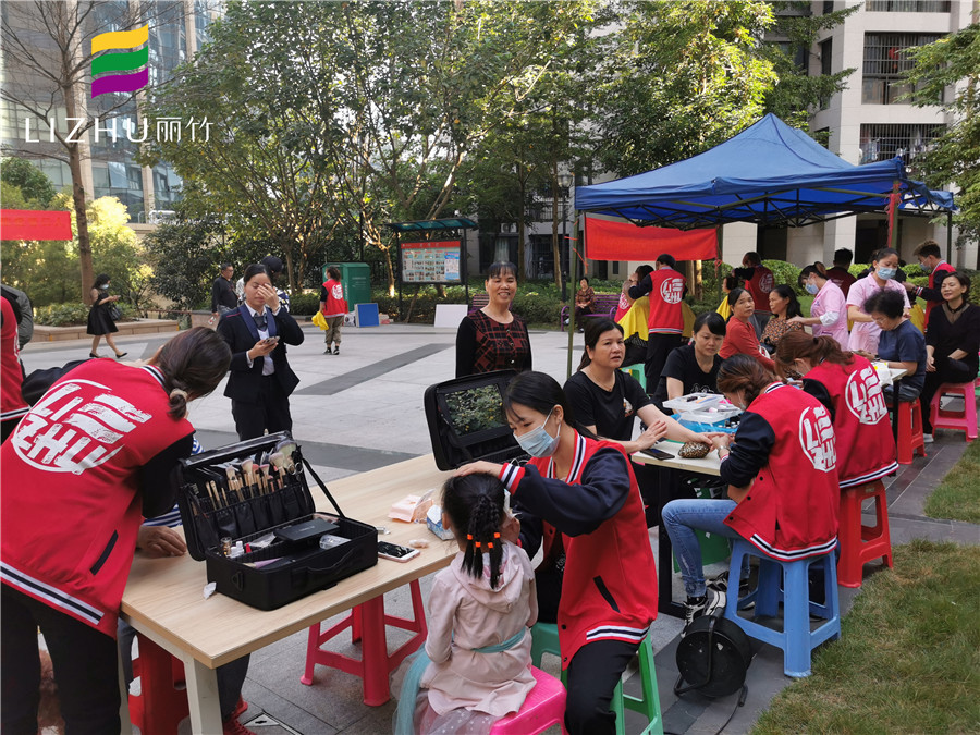 快來?。∶赓M做美容美發(fā)美甲化妝