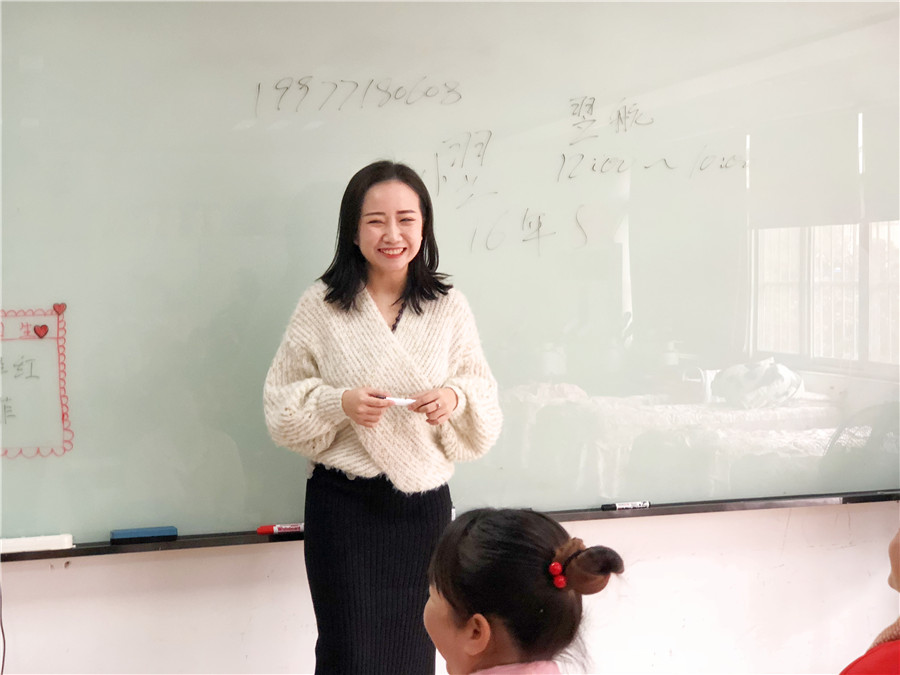 美甲美容就業(yè)宣講：翌航美容美甲店