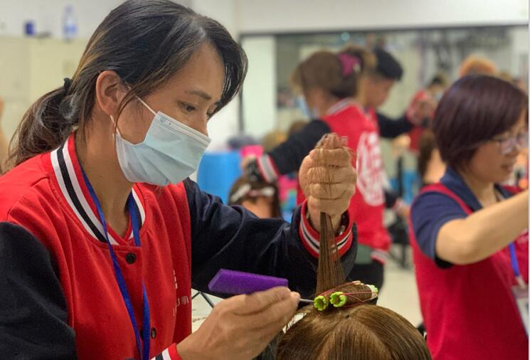 南寧美發(fā)學校：燙發(fā)豎杠排列技巧