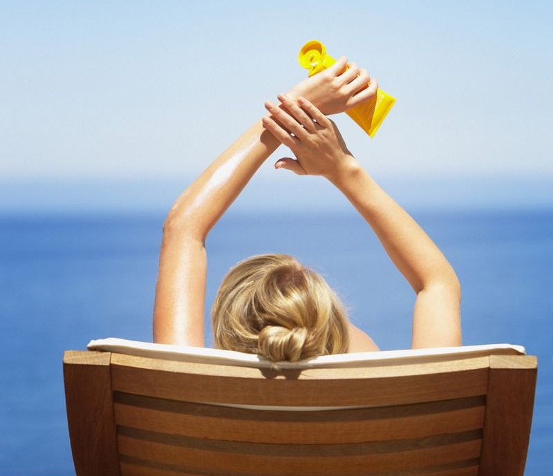 先涂防曬還是隔離？廣西彩妝培訓(xùn)學(xué)校來解答