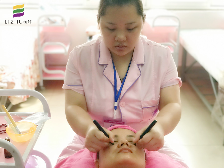 南寧美容學(xué)員畢業(yè)感言：美容學(xué)的東西無限大