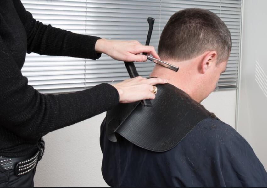 剃刀使用方法，廣西美發(fā)學(xué)校培訓(xùn)內(nèi)容