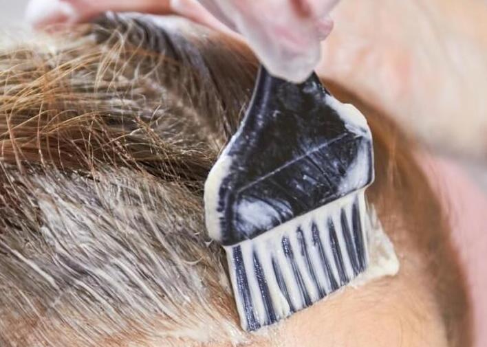 染發(fā)的時(shí)候頭皮痛？南寧技術(shù)好的美發(fā)學(xué)校來解答