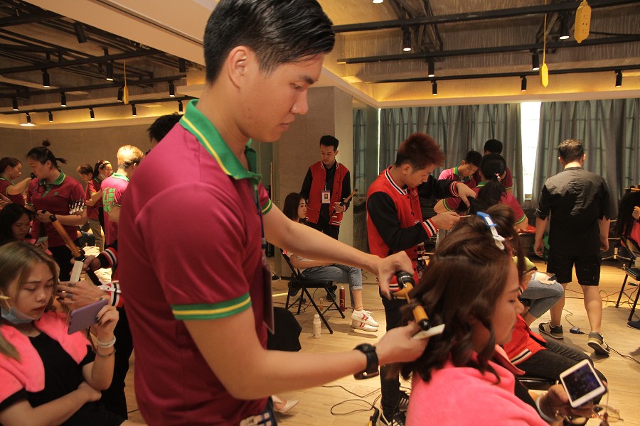 超適合圓臉、方臉的發(fā)型！