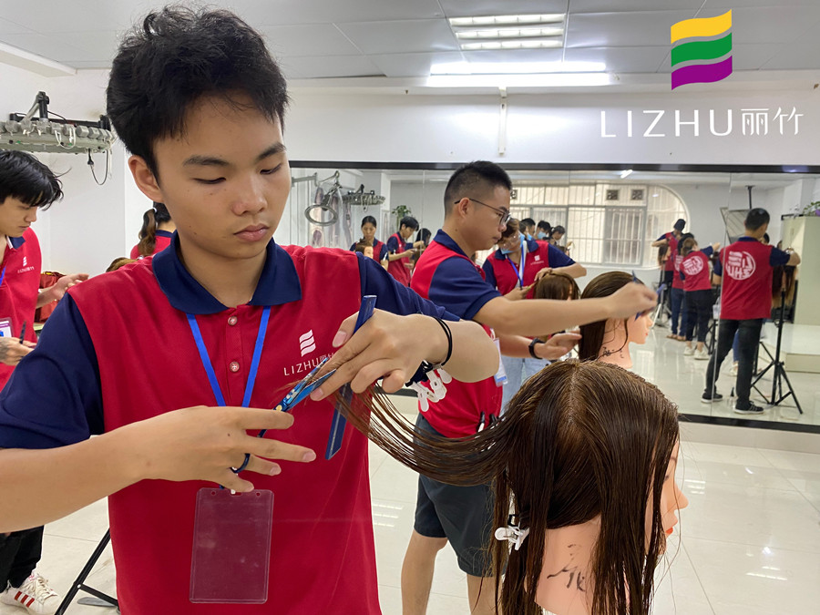 哪些人群需要打薄頭發(fā)？南寧學(xué)美發(fā)的學(xué)校為你解答