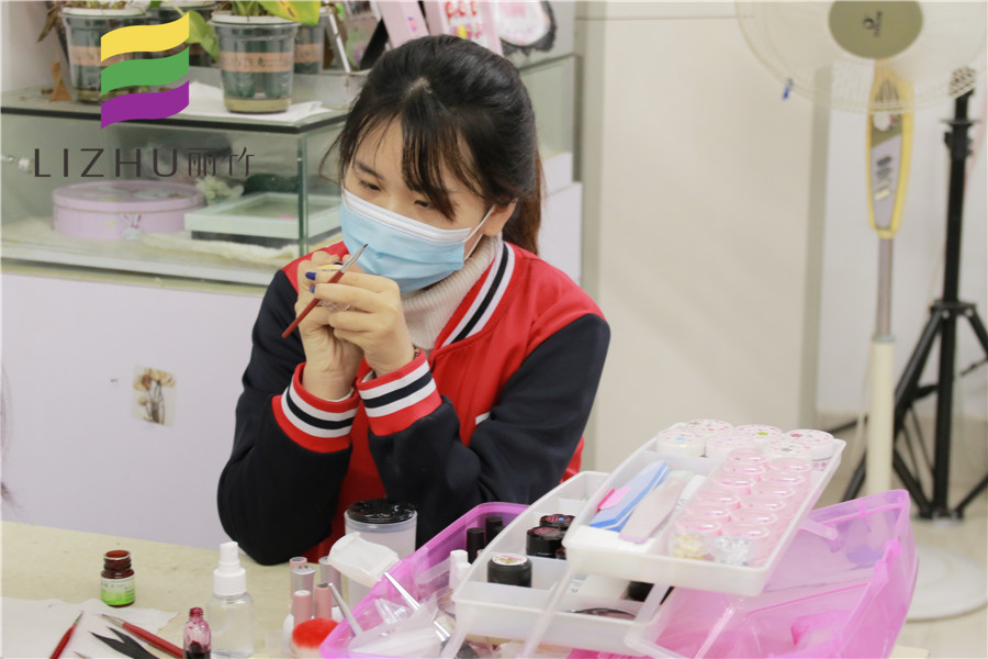 南寧美甲學(xué)校學(xué)子感言：因為專業(yè)，所以我又“加報”了