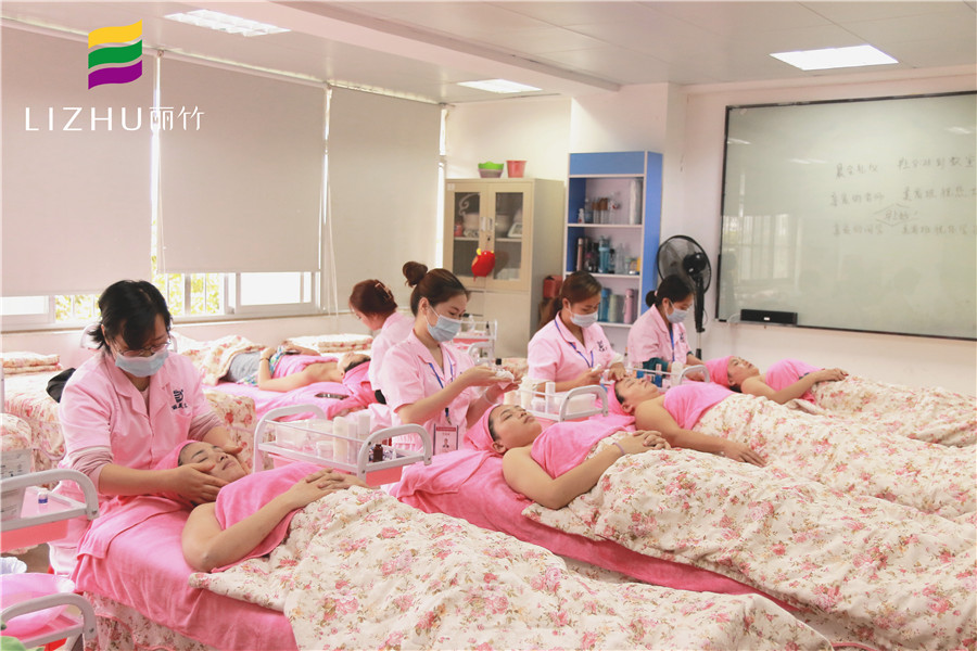 美容護(hù)膚貼士，和南寧口碑的好美容學(xué)校學(xué)習(xí)