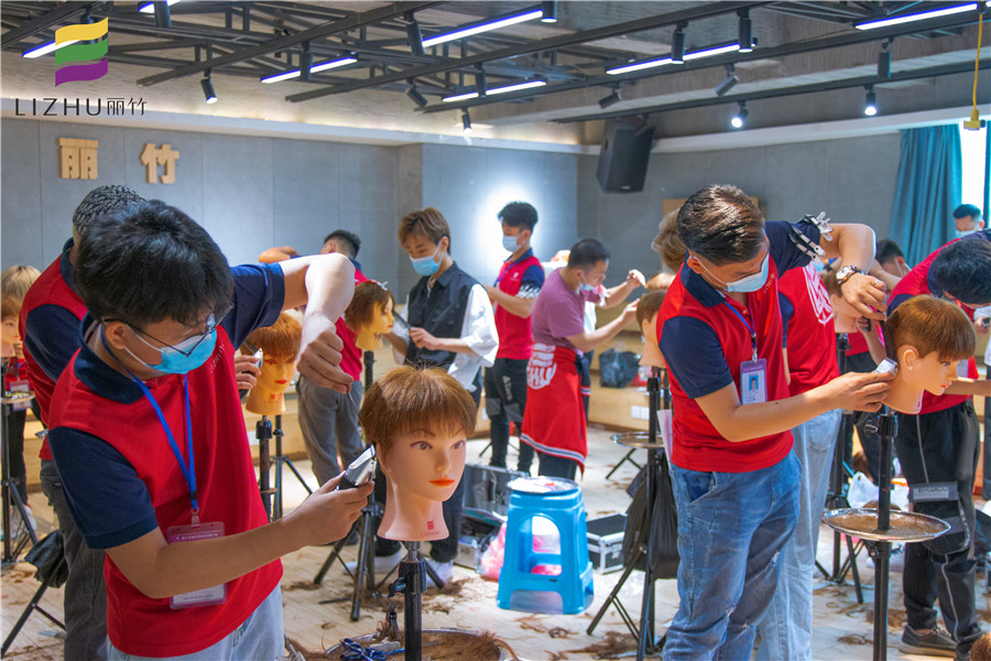 頭發(fā)剪得太薄怎么辦？廣西專業(yè)美發(fā)學(xué)校教你補(bǔ)救