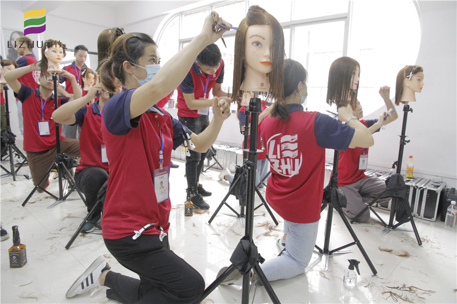 你的頭發(fā)適合打薄嗎？南寧美發(fā)培訓機構(gòu)教你判斷