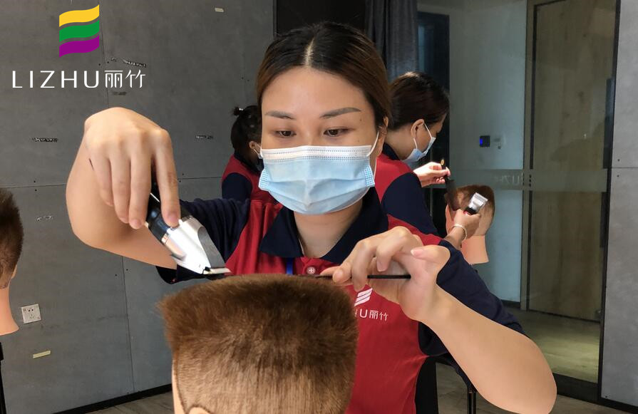 理發(fā)器的使用方法，南寧正規(guī)美發(fā)學習教你