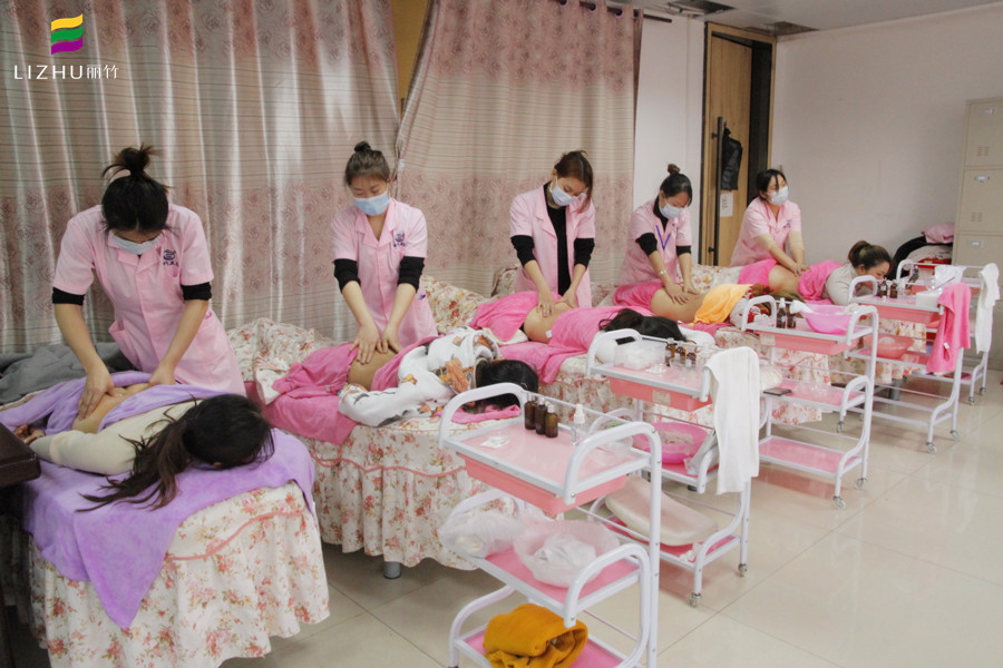 美容師如何練習(xí)自己的手？南寧學(xué)美容教你