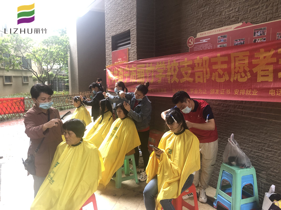 1634373714433946.jpg 20211014龍光君悅?cè)A庭理發(fā)活動(dòng).jpg