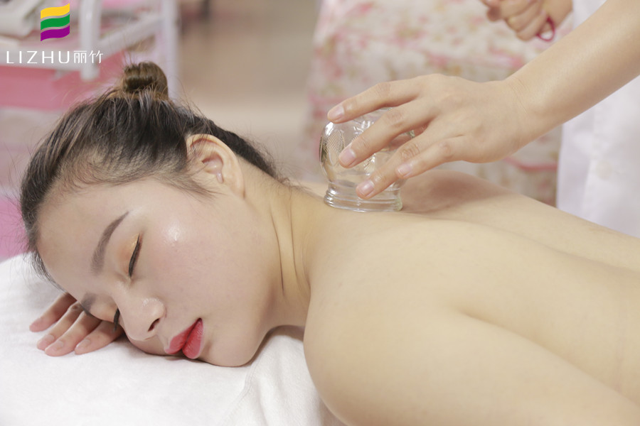 拔罐的注意事項，南寧美容師培訓(xùn)學(xué)校必學(xué)課程