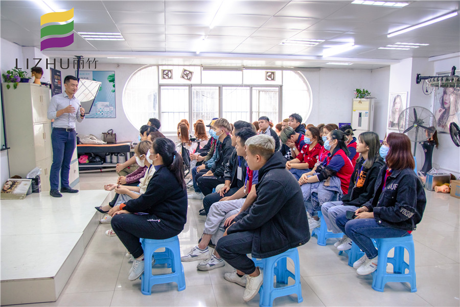 廣西學(xué)美發(fā)好找工作嗎？來看麗竹學(xué)校就業(yè)宣講會