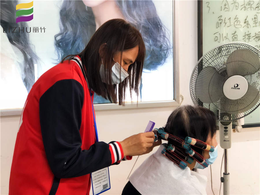 評判染發(fā)的四個標準，廣西學美發(fā)的正規(guī)學校