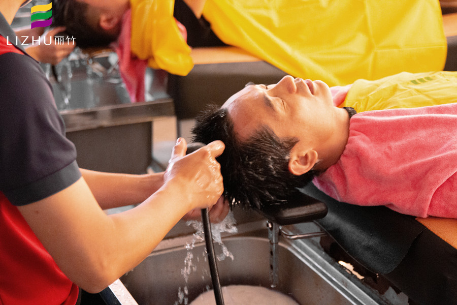 各種發(fā)質(zhì)的護理方法 | 廣西麗竹美發(fā)學校課程內(nèi)容