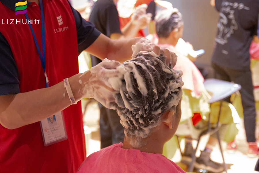 頭發(fā)干枯毛躁怎么辦？廣西美發(fā)護(hù)理技巧大放送