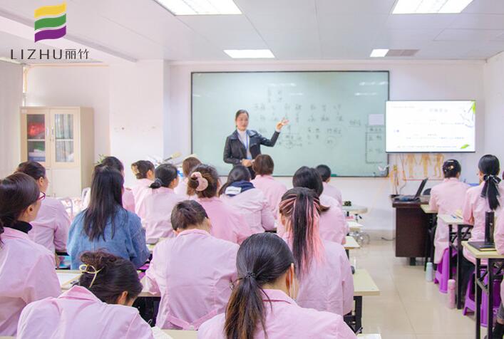 美容學(xué)理論知識重要嗎？廣西專業(yè)美容培訓(xùn)告訴你