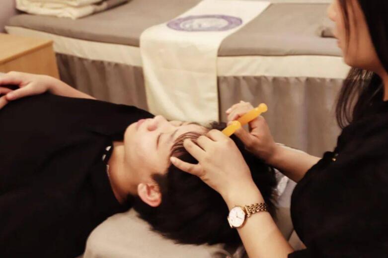 頭部撥筋的好處，南寧美容學(xué)校十大品牌課程