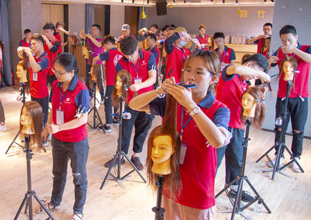 美發(fā)見習(xí)發(fā)型師考核標準，廣西美發(fā)師培訓(xùn)鑒定