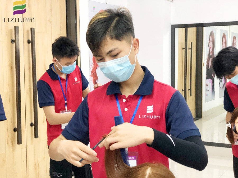 美發(fā)中工技師的考核標準，南寧市職業(yè)技能鑒定培訓(xùn)機構(gòu)