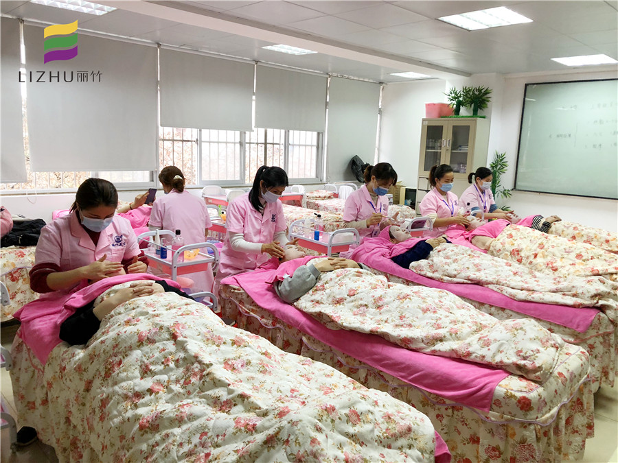 夏季美容護(hù)膚技巧，廣西學(xué)美容護(hù)膚專業(yè)介紹