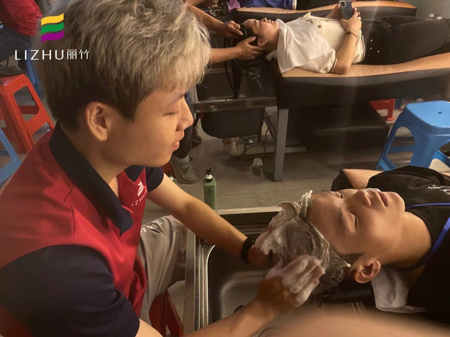 瑜伽洗頭的步驟，廣西洗護(hù)培訓(xùn)學(xué)校告訴你