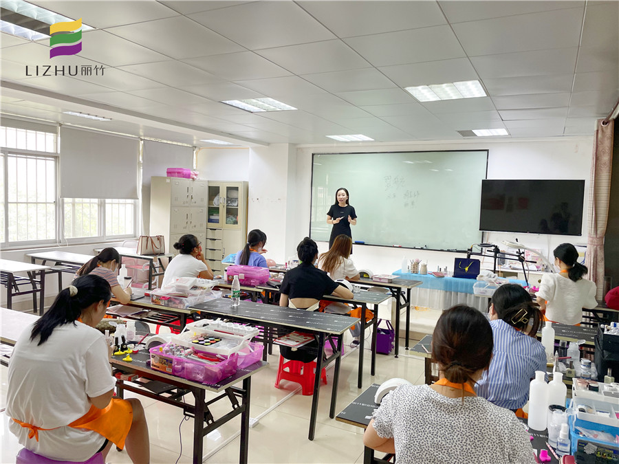 翌航定制美學(xué)連鎖機構(gòu)專場，南寧美甲培訓(xùn)學(xué)校就業(yè)宣講