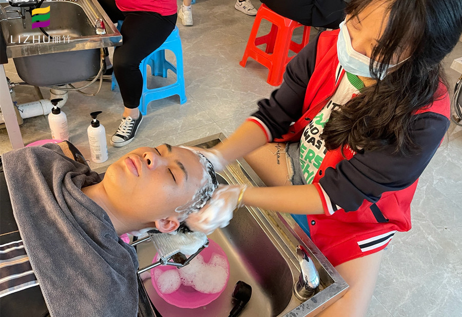 燙染學(xué)什么內(nèi)容？燙發(fā)后洗發(fā)水的選用與洗頭方法