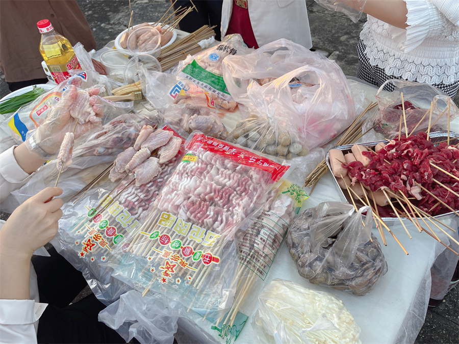 麗竹公司舉行百人燒烤團(tuán)建活動