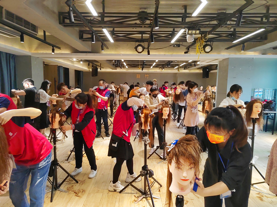 邊緣層次的常用修剪方法，南寧美發(fā)培訓排行榜前十課堂筆記