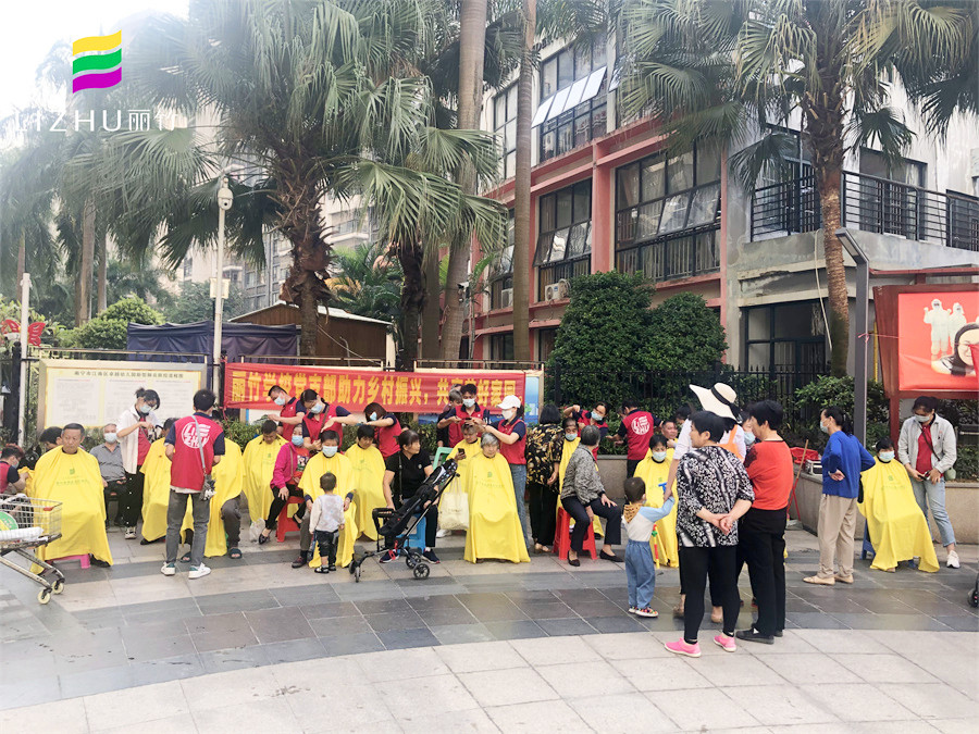 南寧美容美發(fā)學(xué)校公益活動，居民們連連稱贊