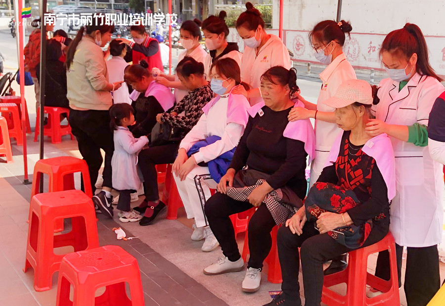 美容社會實踐活動，廣西美容職業(yè)學(xué)校專業(yè)技能贏口碑