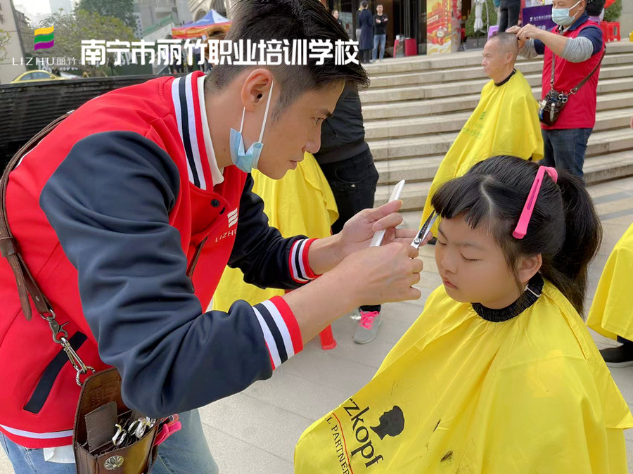 發(fā)分叉怎么保養(yǎng)？南寧美發(fā)養(yǎng)發(fā)護(hù)理頭發(fā)教程