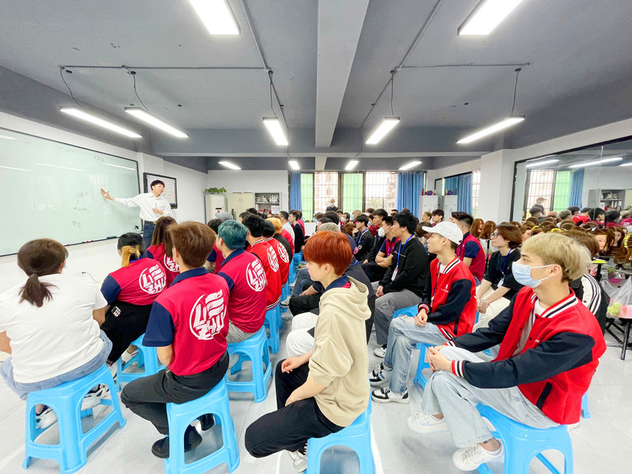 南寧美發(fā)學(xué)校推薦工作，麗竹學(xué)校舉行就業(yè)宣講會