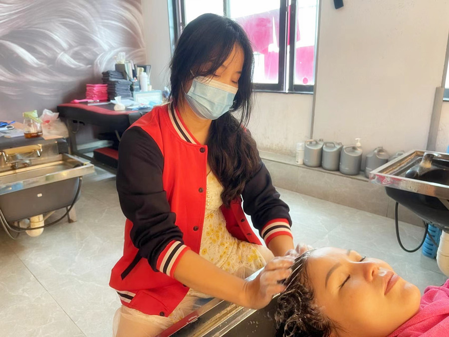 零基礎(chǔ)學(xué)美發(fā)學(xué)員感言：感謝麗竹給予免費學(xué)習(xí)的機(jī)會