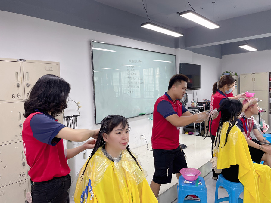 夏日染頭發(fā)后如何護(hù)理？廣西染發(fā)護(hù)發(fā)培訓(xùn)班分享技巧