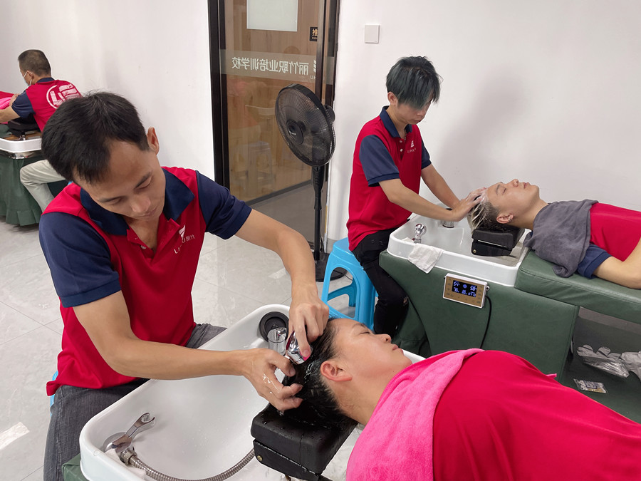 頭發(fā)分叉如何護理，零基礎(chǔ)學護發(fā)