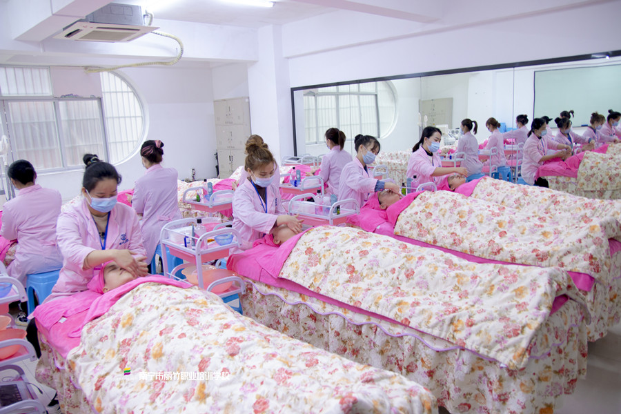 秋冬季節(jié)抗老的重要性，廣西美容護(hù)膚抗老培訓(xùn)