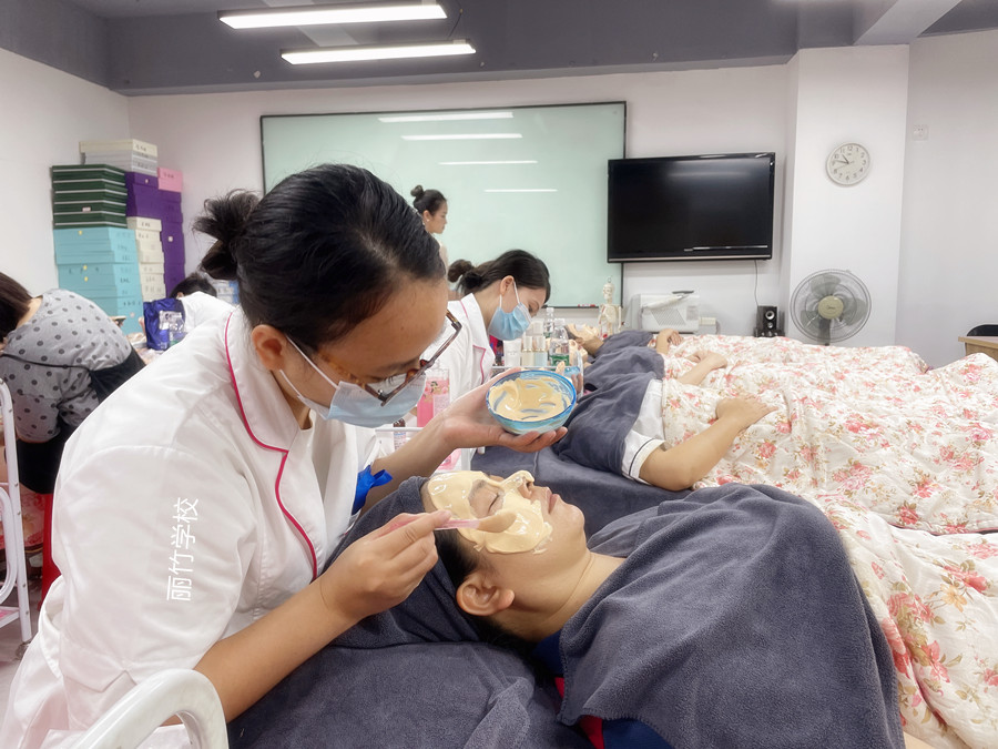 紋眉后可以敷面膜嗎？廣西紋繡師解釋給你聽