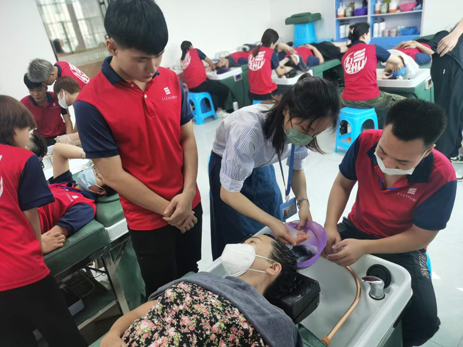 頭發(fā)為什么要進(jìn)行奶療？南寧學(xué)洗頭護(hù)發(fā)