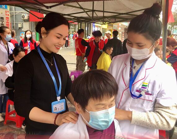 南寧美容公益活動，現(xiàn)場人氣火爆