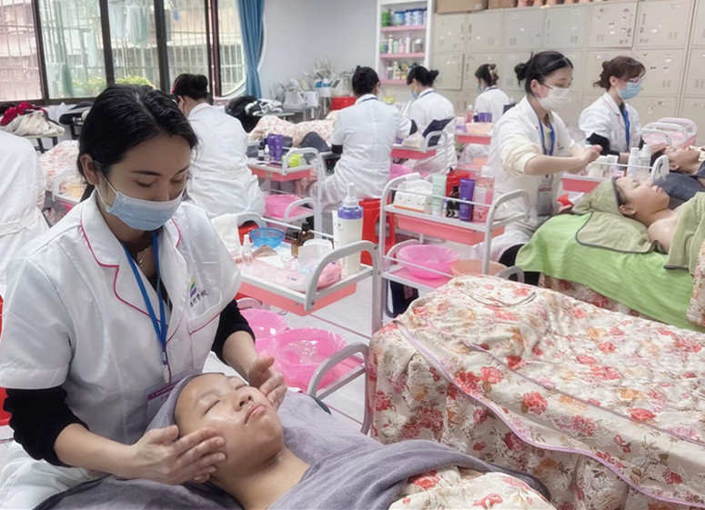 如何進(jìn)行面部提升，廣西美容技術(shù)培訓(xùn)學(xué)校教學(xué)