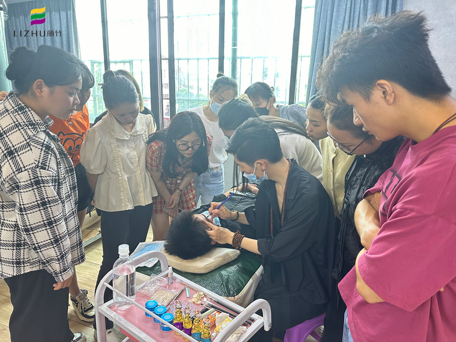 紋眉藝術(shù)感的體現(xiàn)，南寧紋繡造型學(xué)校分享