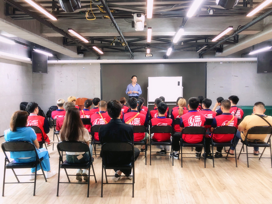 南寧美發(fā)培訓(xùn)班舉行就業(yè)宣講會(huì)